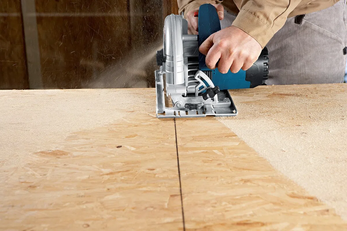 Bosch Professional sierra circular GKS 85 (incl. 1 disco de sierra para madera, adaptador de aspiración, llave hexagonal SW 5, tope paralelo)