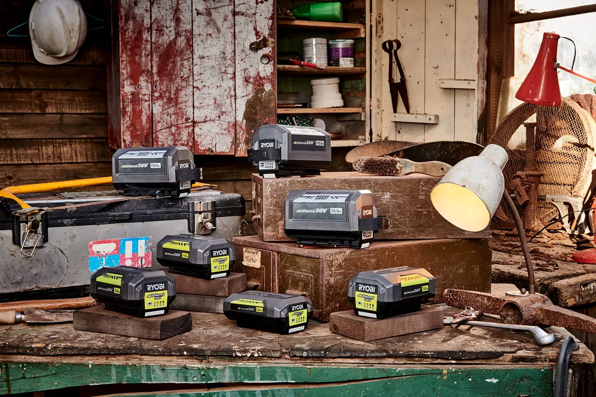 RYOBI - Batería Litio+ 36V Compatible con Todas Las Herramientas de Jardinería 36V MAX Power - 4,0 Ah - Gestión Individual de Carga/Descarga de Celdas y Energía Regulada - BPL3640D2